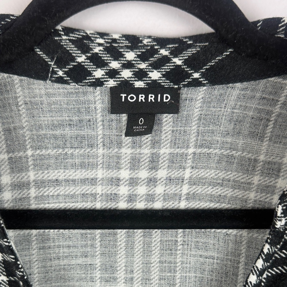 Torrid Black & White Plaid Bell Sleeve Babydoll Tunic Top - Size 0 (L/XL) - Picture 4 of 13